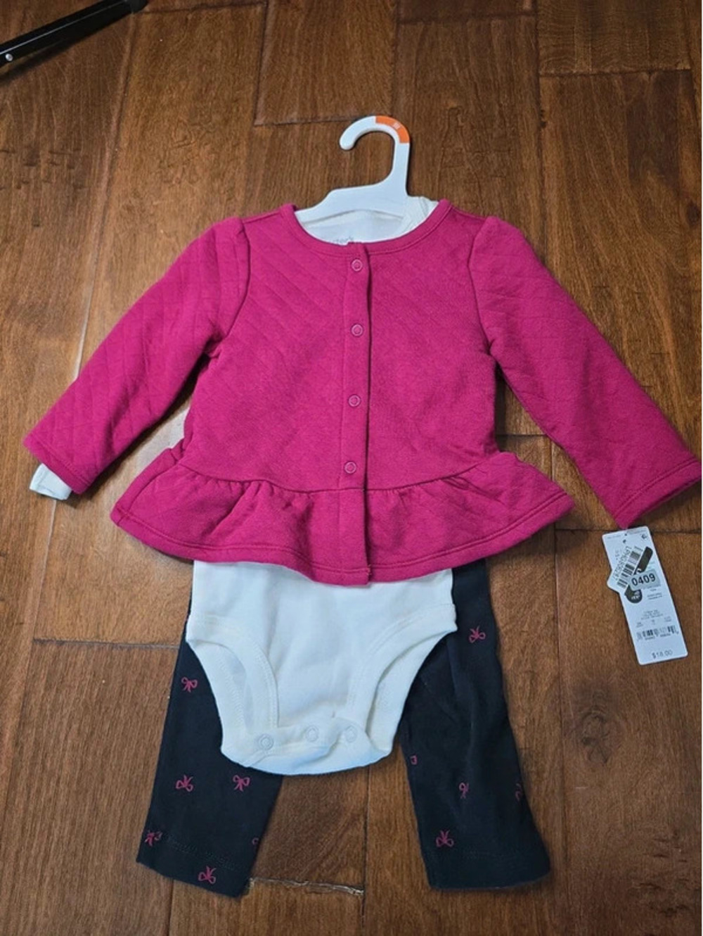 9m brand three piece outfits set from carter's item 409G4